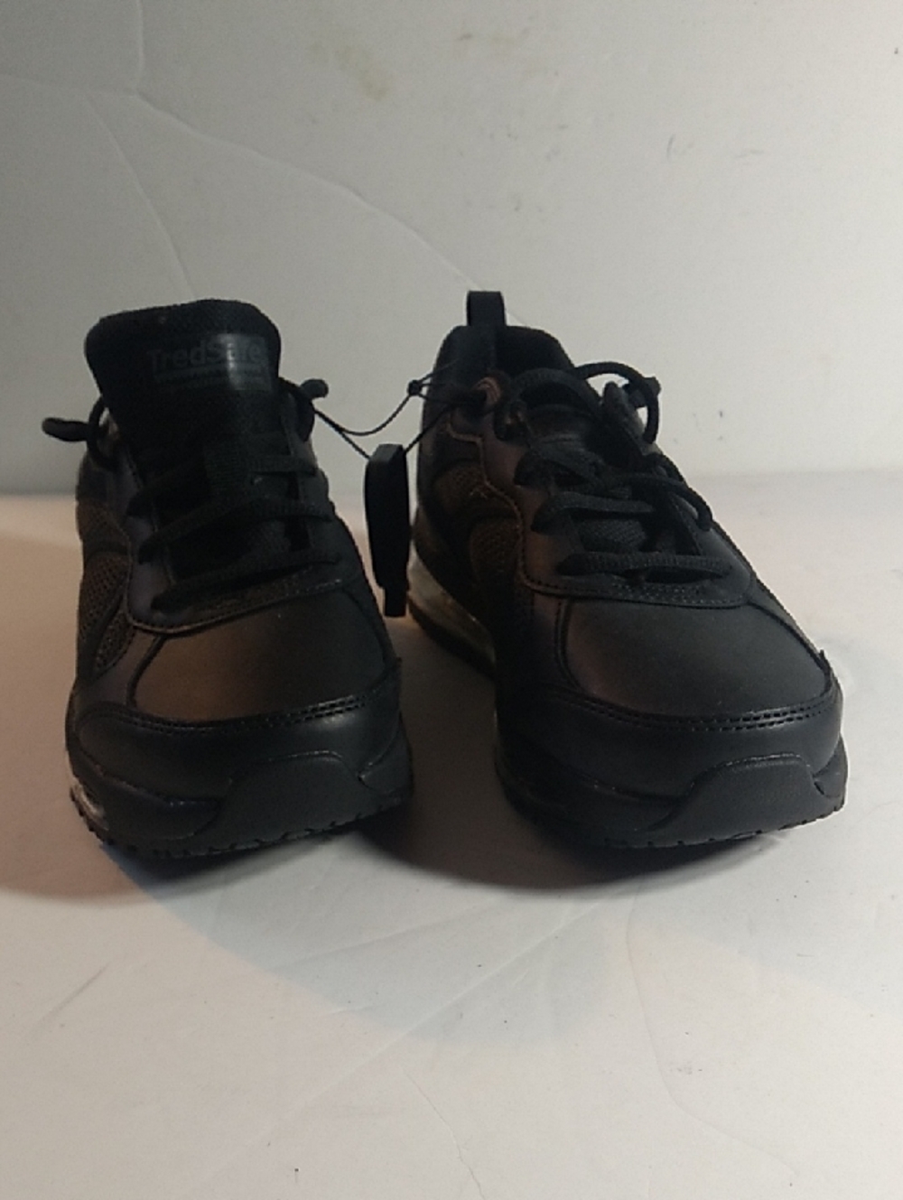 Woman' Tredsafe' Black Athletic Sneakers - Size W'6.5 Slip Resistance Sneaker.